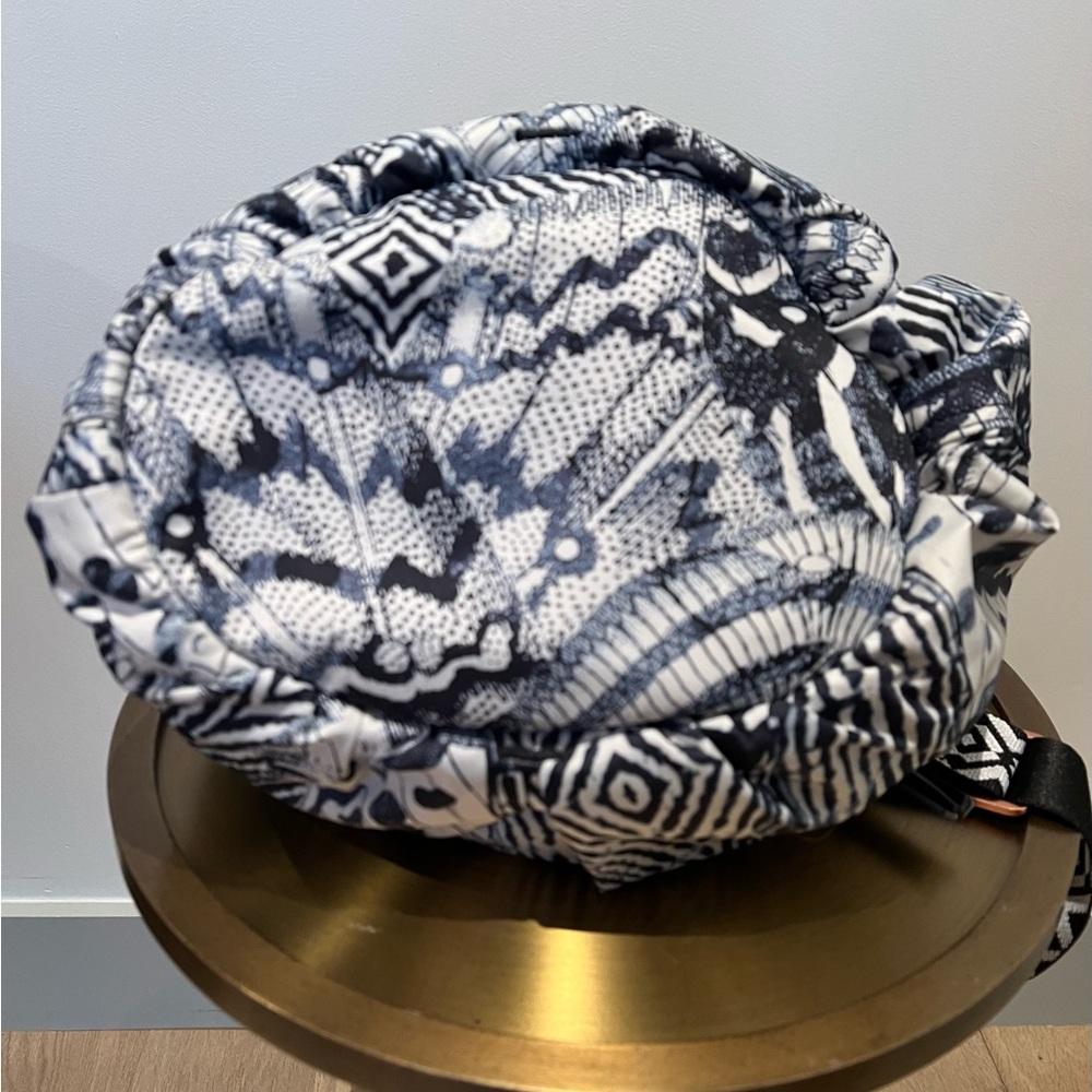 🤩 NWT Lululemon Diversity Bag Winged Mosaic White Naval Blue - Picture 10 of 16